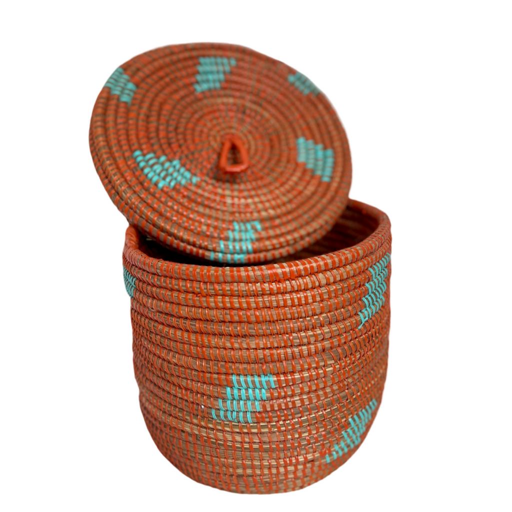 Panier potumew (orange/turquoise) #470 en osier et plastique recyclé, vue sur couvercle